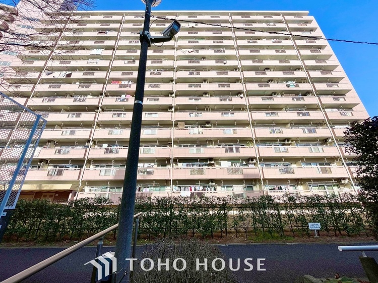 外観 【BALCONY】◆BLUE SKY◆自然の心地よさに包まれる。大開口の外に広がるのは爽やかな青空。