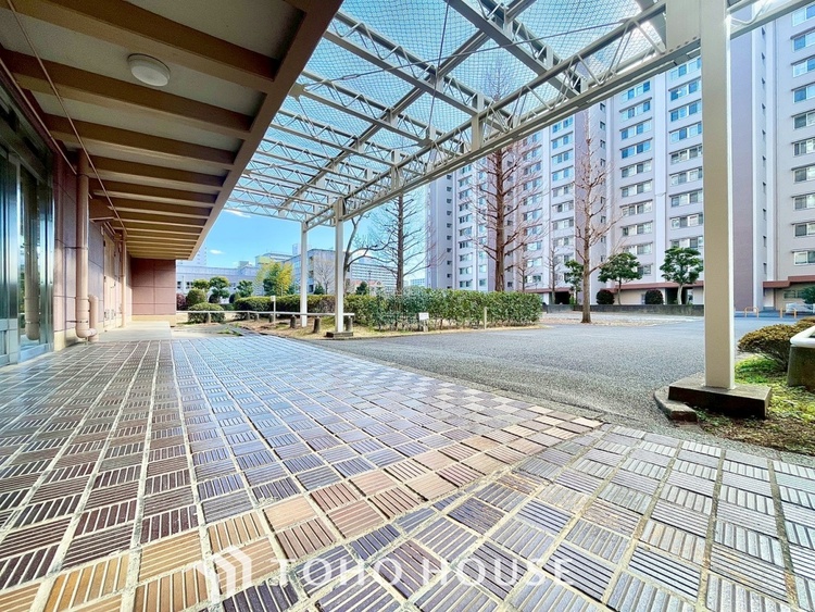 外観 【ENTRANCE】◆家族◆家で家族と過ごす時間は限られている。帰りを待つ家族の元へと急ぐときの弾む思い。そんな思いを引き立てる邸宅。