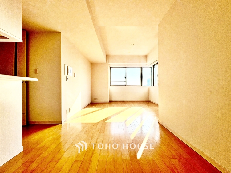 内装 ◆時を忘れる場所◆ここにはみんなが集い、食事と楽しい会話が始まる。話に夢中になりすぎて、ついつい時を忘れ夜半過ぎになってしまう。そんな束の間の幸せを感じさせてくれる場所でありたい。