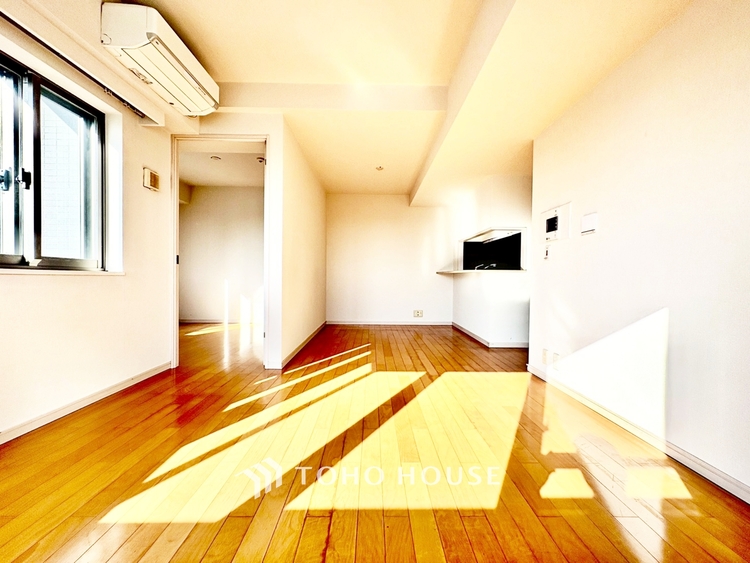 内装 ◆癒しの空間◆室内構成に拘り採光とセンスを散りばめた空間。それは『柔らかさ』に似た素敵な居場所。そこに暮らす人のことを考えつくり出したものは『癒し』という心地よい居場所なんだと思う