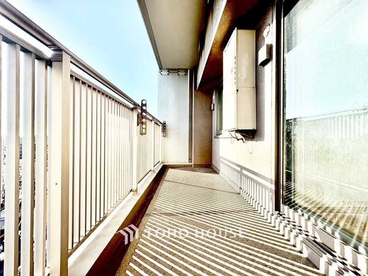 内装 ◆隠された美しさ◆流麗な音楽が流れているような繊細でいながら整然かつ堅牢なこの空間。この空間は確かに美しい。しかし、そこには美しさ以上のものが隠されている。