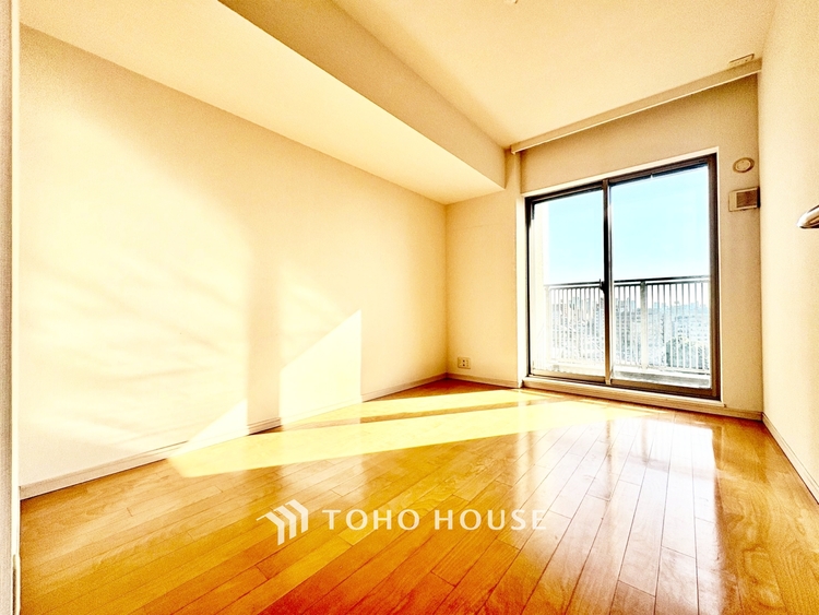 内装 ◆色彩◆この空間に放たれた光は華美なまでに演出されたデザイン。流れる時をより芳醇なコーヒーの様な色彩奏でるアダージョ。そして情景豊かな作品のような暮らしがイメージできる。