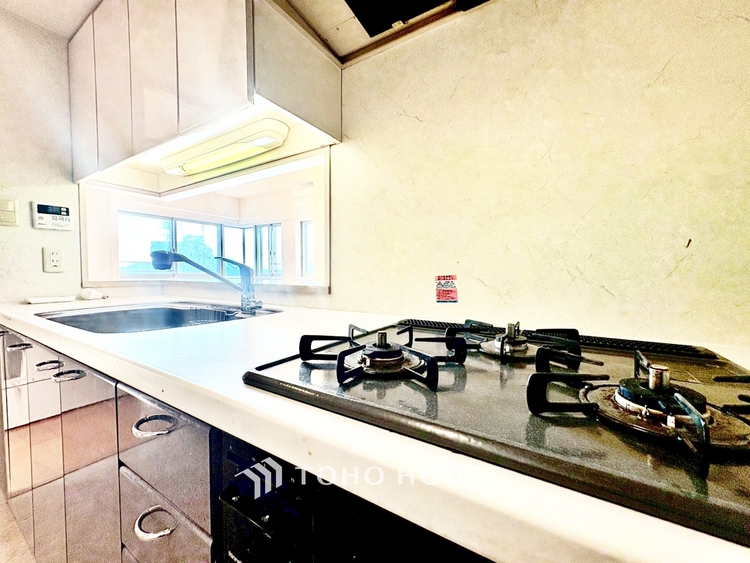 風呂 ◆陽溜まり◆の温もりを感じ、ふわりと寄り添う太陽の妖精たちが自然と僕達を微睡ませる。うとうとしたい訳ではないがそんな時間が嫌いじゃない自分がここにいる。