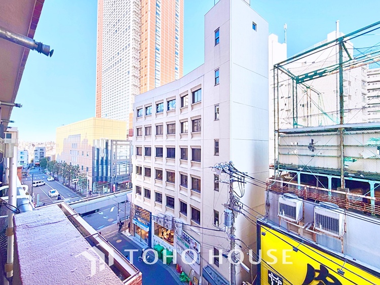 バルコニー 開放感あふれるバルコニーで、朝の光や夜風を感じながら心地よい時間を過ごせます。