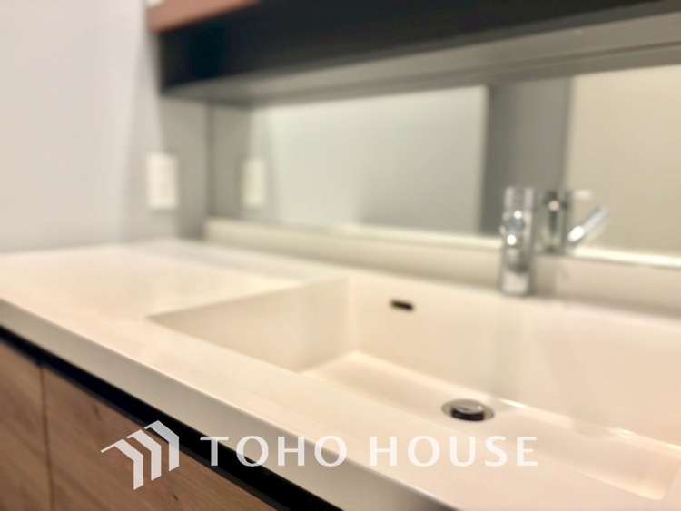 洗面 一部リフォーム予定◆快適◆煌びやかな暮らしの中にも忘れたくない快適さ。大きな収納が助けてくれます。