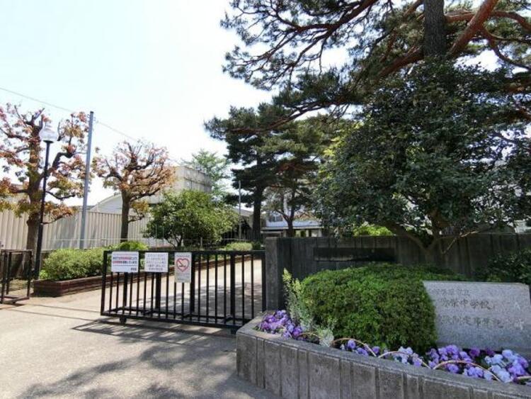 周辺 弥栄中学校まで約987ｍ