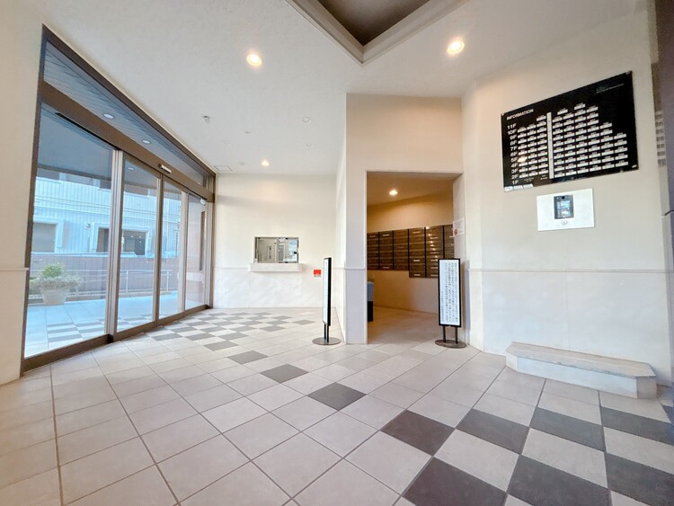 エントランス エントランス内部は、管理が行き届き清潔な共有スペースとなっています。