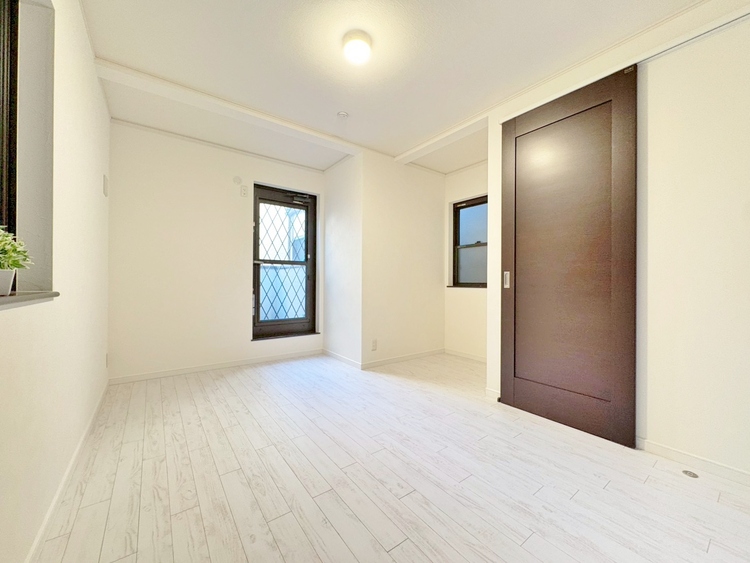 寝室 書斎や寝室へと変わっていくこの１室にどうアレンジするか、それを想像するだけで夢が膨らみますね。