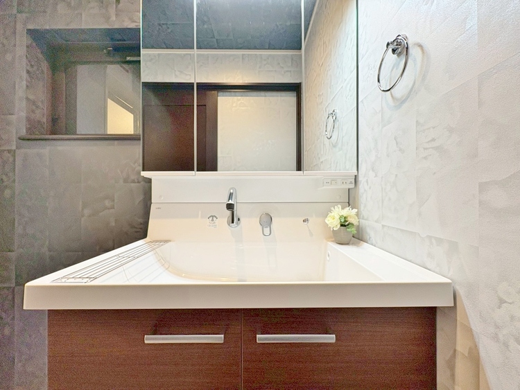 洗面 何かと物が増える場所だからこそ、スッキリと見映えの良い空間に。