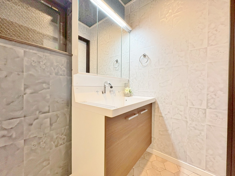 洗面 清潔感と心地よさを重視した、上質感漂うパウダールーム。