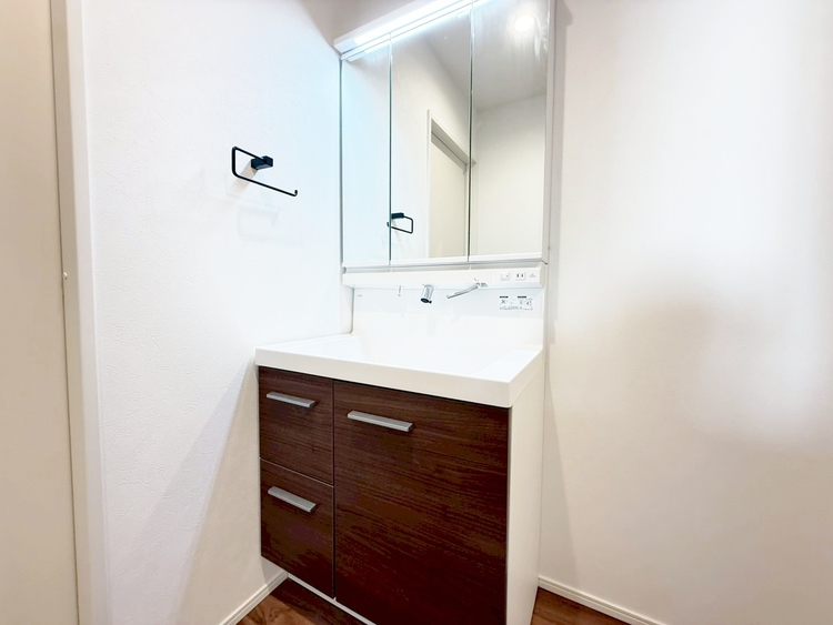 洗面 何かと物が増える場所だからこそ、スッキリと見映えの良い空間に。