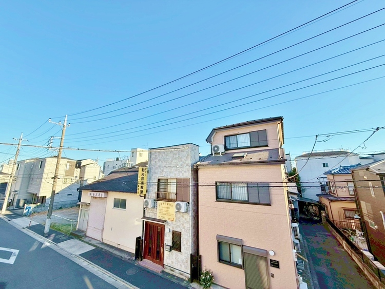 バルコニー 窓を開けると広がる青空。心をリフレッシュして日々を過ごしていきましょう。