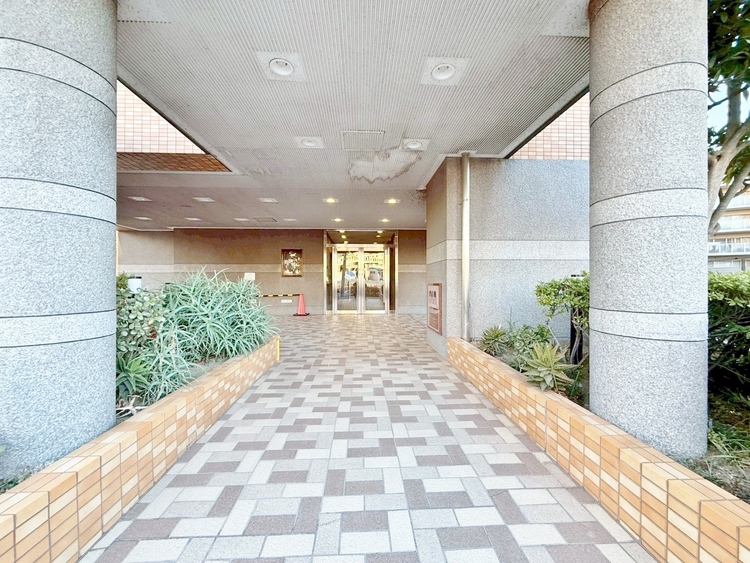 エントランス 外と内をつなぐエントランスは、まさに顔となる場所。