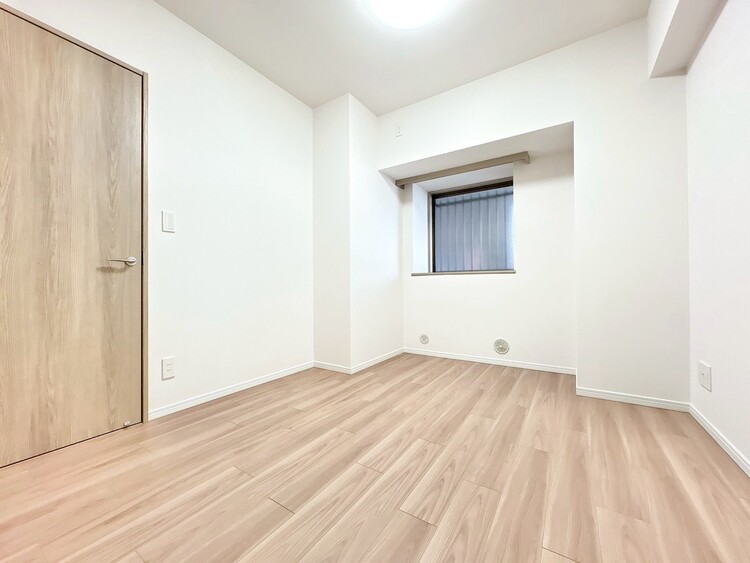 寝室 ベッドも十分に設置するスペースがあります。