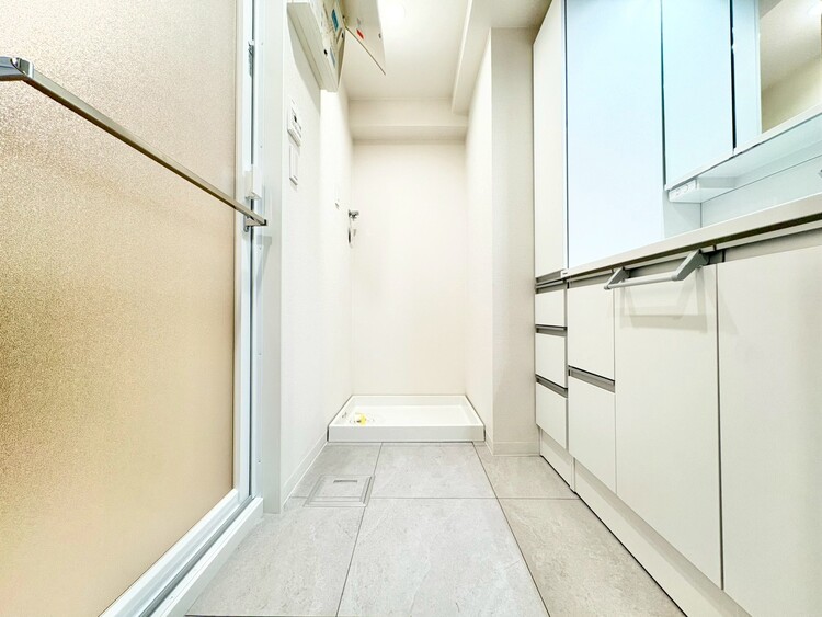 洗面 清潔感と心地よさを重視した、上質感漂うパウダールーム。