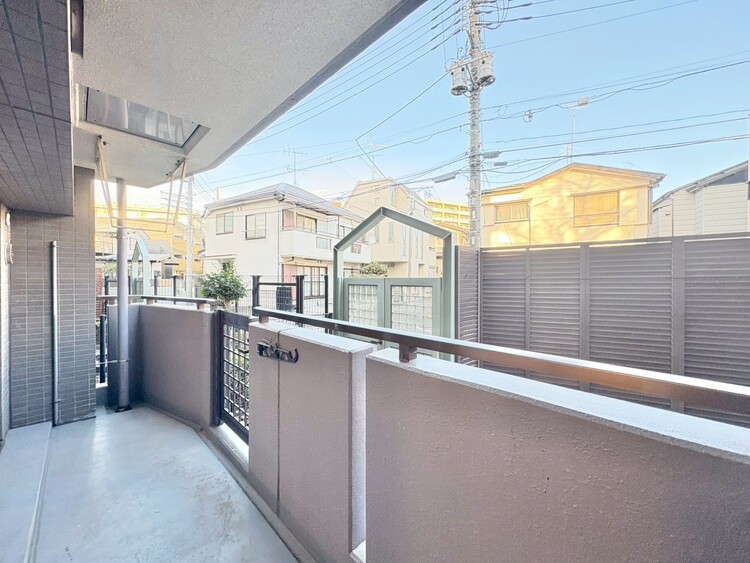 バルコニー 暮らしの中で、光と風を演出してくれるバルコニー。