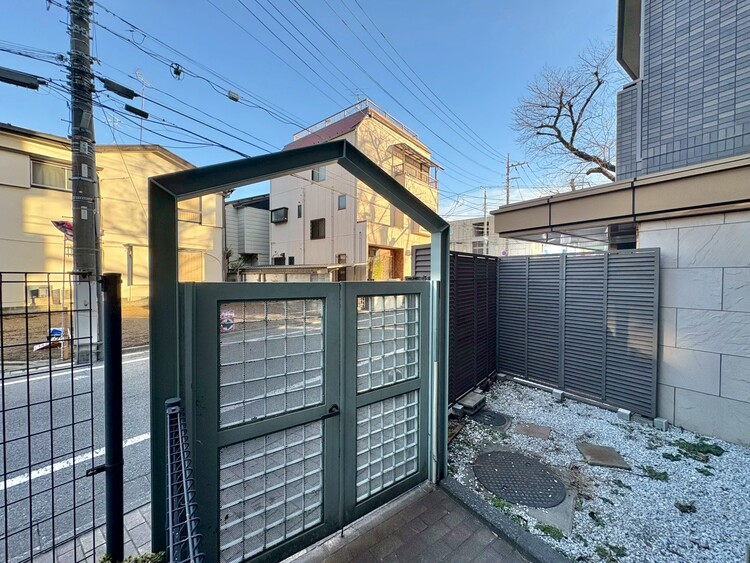 バルコニー 頬をなでる、優しい風を感じることが出来ます。