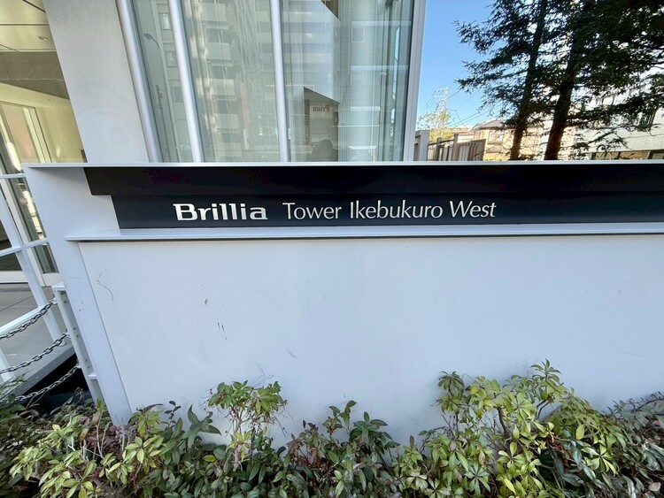 その他 スタイリッシュなエンブレム。お洒落なマンションは入り口から。