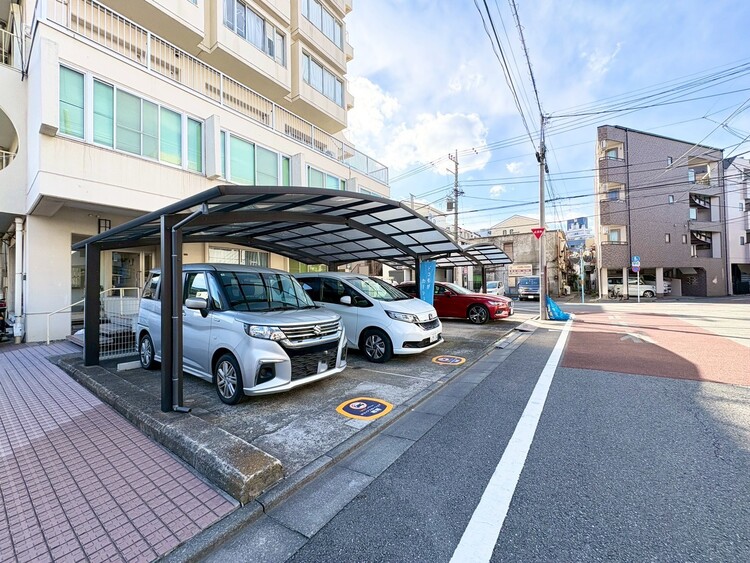 その他 駐車スペースが嬉しいですね。※空き状況は都度ご確認下さい。