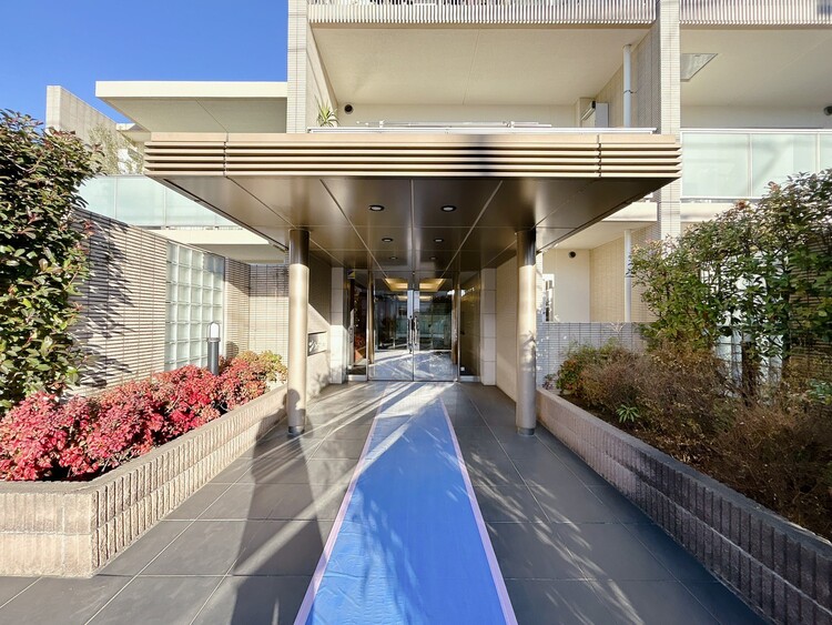 その他 上質感漂う玄関アプローチです。