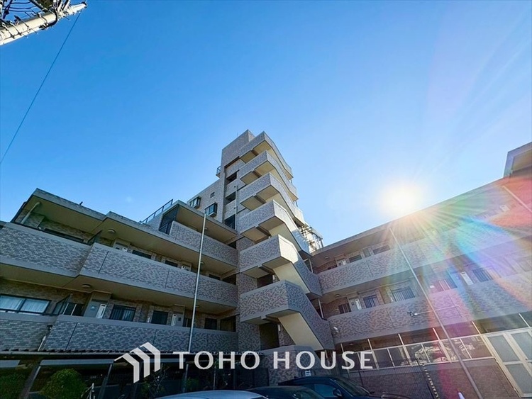 外観 【APPEARANCE】◆陽光◆が差し込む。この開放的な空間に家族の笑顔が集う。家族が一緒に過ごす空間は明るく、そして居心地よく。