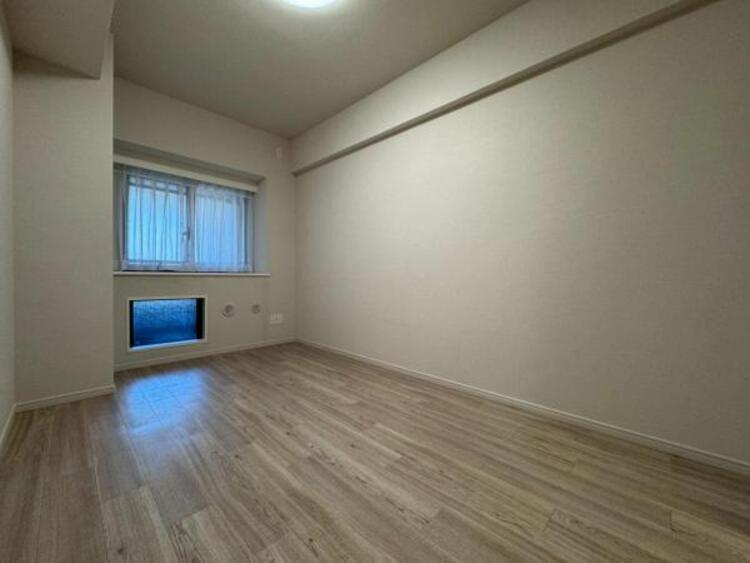 内装 居室はひとり時間を過ごせる安らげるお部屋として活用できます！収納スペースあり！荷物が多くても十分！！ベッドや勉強机、テレビなどを置きたい場合におすすめ！！過ごす時間が長くてもゆったり過ごせそうですね！ 