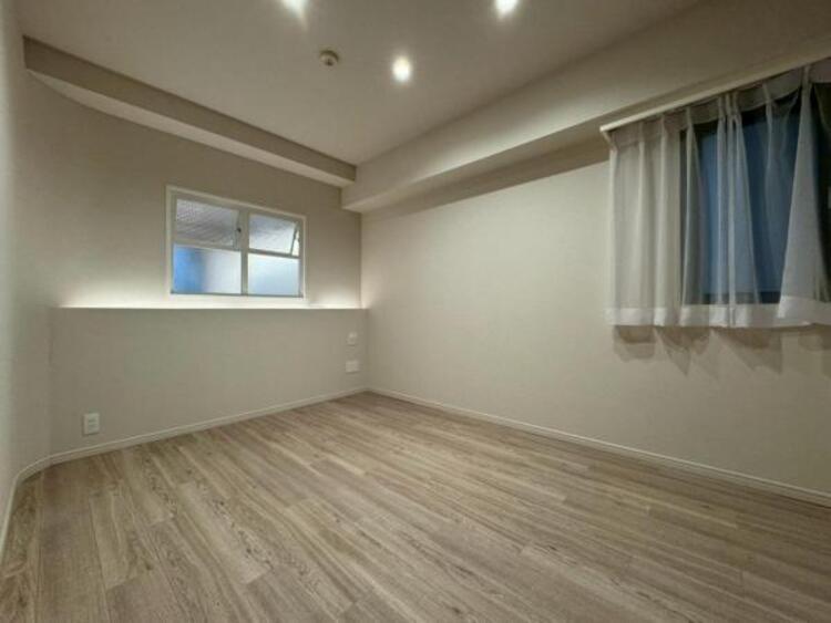 内装 自分の時間を充実させながら心豊かにできるプライベート空間！！穏やかな寛ぎを届ける仕様のゆとりある居室。個室のお部屋が欲しいという要望に応える設計で、過ごす時間が長くてもゆったり落ち着いて過ごせそう！！ 