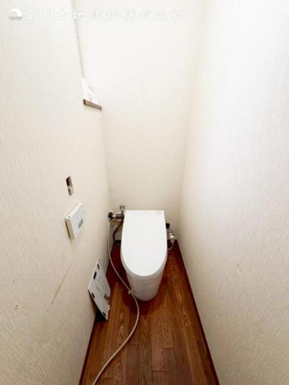 トイレ リフォーム中の写真となります