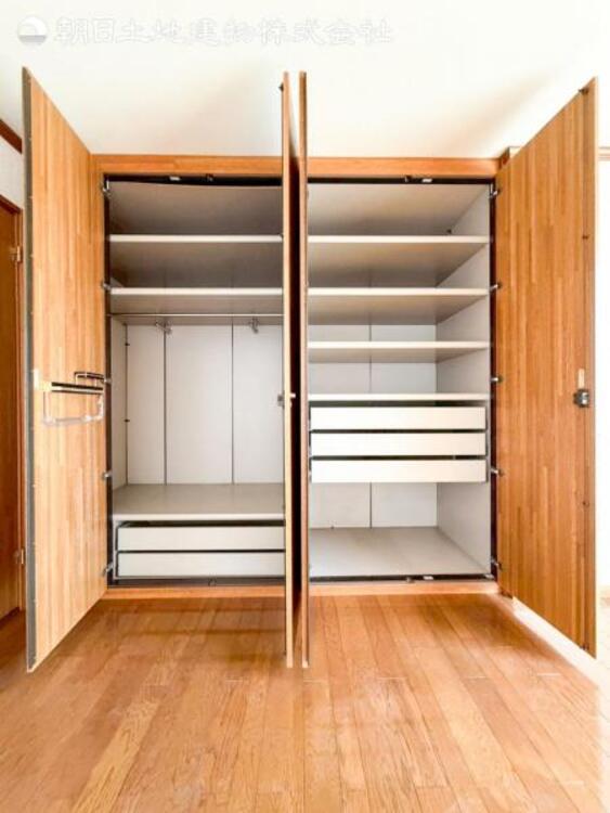 収納 リフォーム中の写真となります