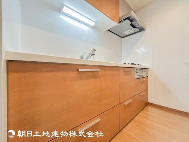 キッチン 【キッチン】シンプルで使いやすさにこだわりました。快適な日常を支える機能性と強さがひとつになった自慢のキッチンです。