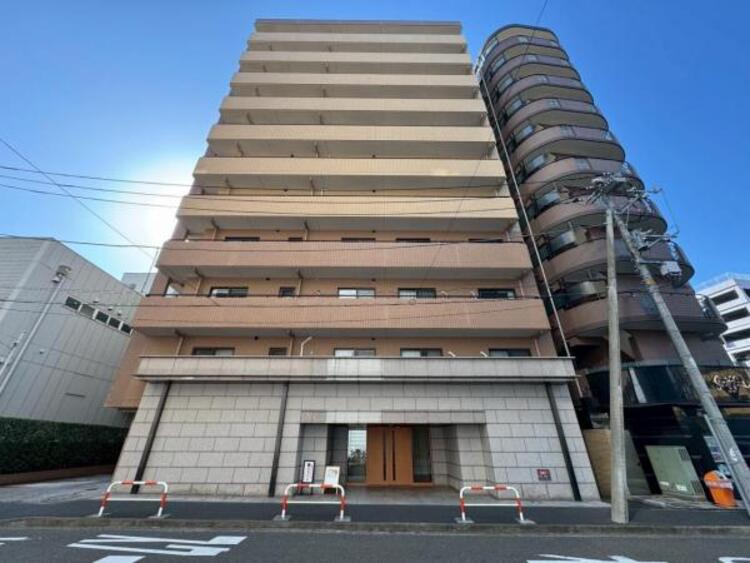 外観 住みやすさとデザイン性を両立させた欲張りな住宅が登場しました　相反しがちなことが相互作用でより良質に！本物だけが表現することができる質の高い機能美はよきものをつなげた古くからの伝統と最新技術の結晶です																			 