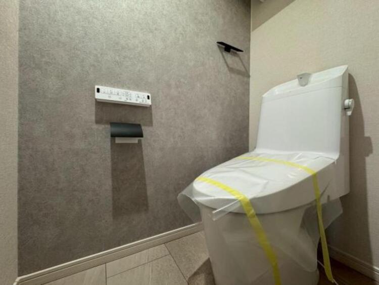 トイレ ウォシュレット、保温機能付き便座など充実の設備です　お掃除がしやすくストレスフリー！！ 