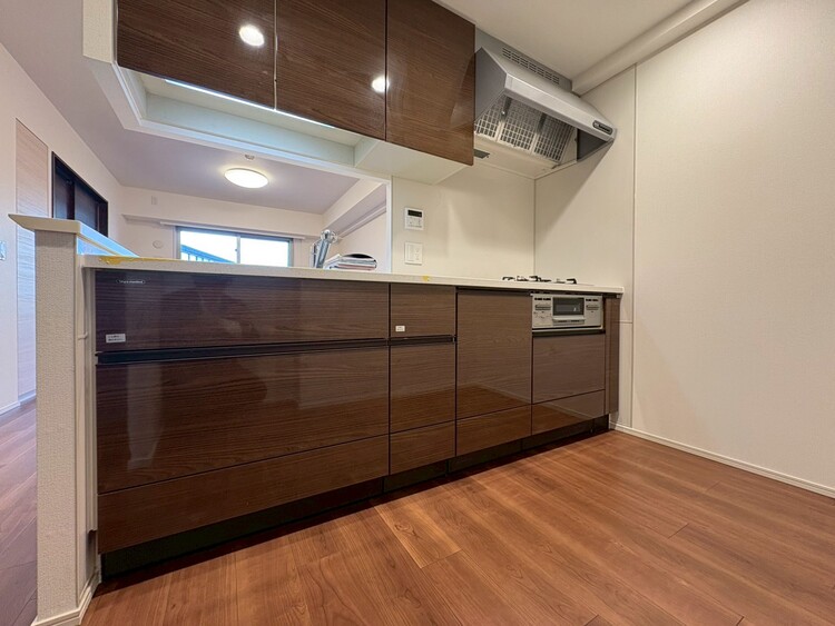 キッチン スマートな意匠と充実の機能を備えたキッチンが、暮らしにおいしい彩りを添えます。