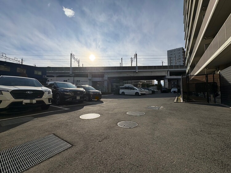 駐車場 本物件の駐車スペースです。車種制限のある場合もございますので、お気軽にお問い合わせくださいませ。