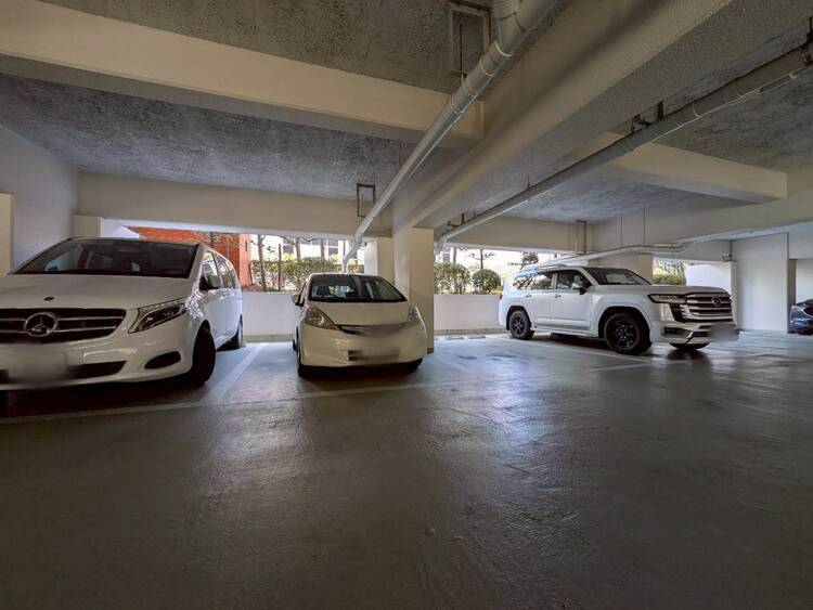 駐車場 本物件の駐車スペースです。車種制限のある場合もございますので、お気軽にお問い合わせくださいませ。