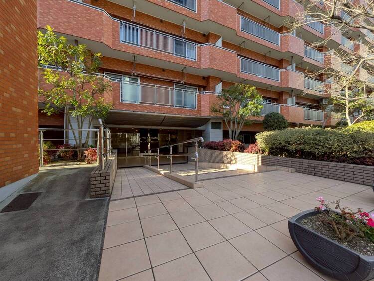 エントランス 外と内をつなぐエントランスは、まさに顔となる場所。