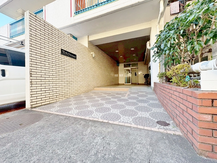 エントランス 外と内をつなぐエントランスは、まさに顔となる場所。