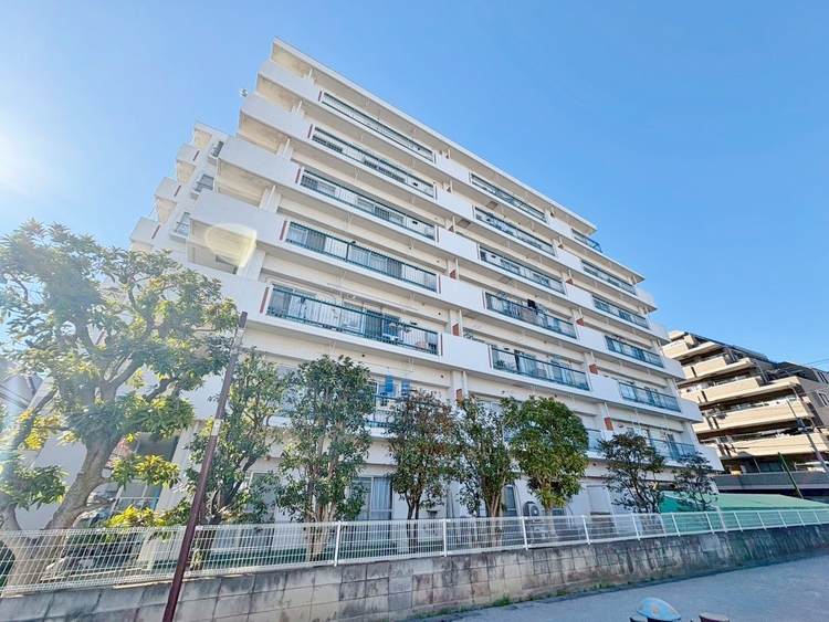 外観 現地に足をお運びいただいた際には、周辺散策などをお勧めいたします。