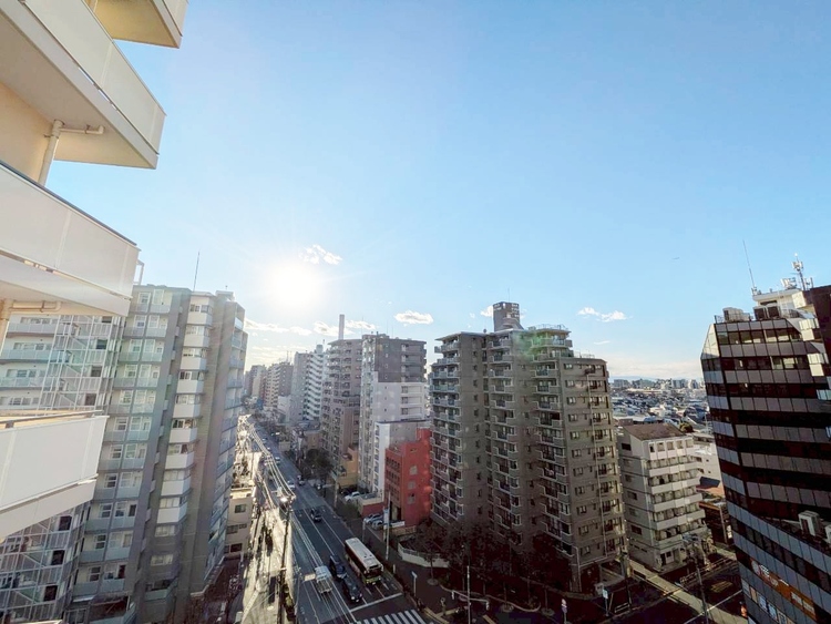 バルコニー 窓を開けると広がる青空。心をリフレッシュして日々を過ごしていきましょう。