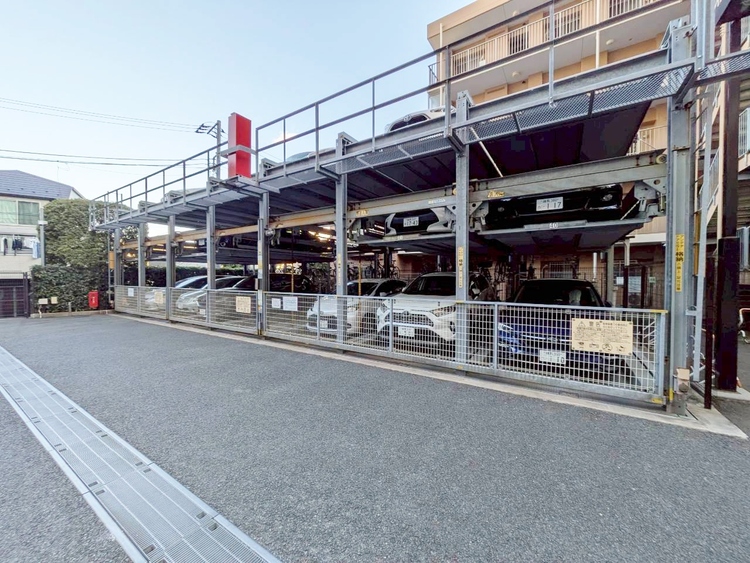 駐車場 本物件の駐車スペースです。車種制限のある場合もございますので、お気軽にお問い合わせくださいませ。