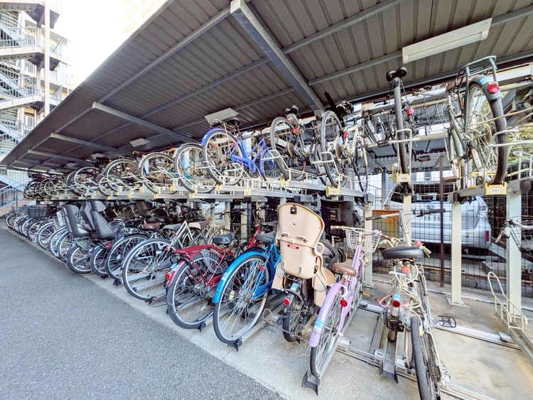 設備 きちんと整備された駐輪場。住む方の心遣いが感じられます。