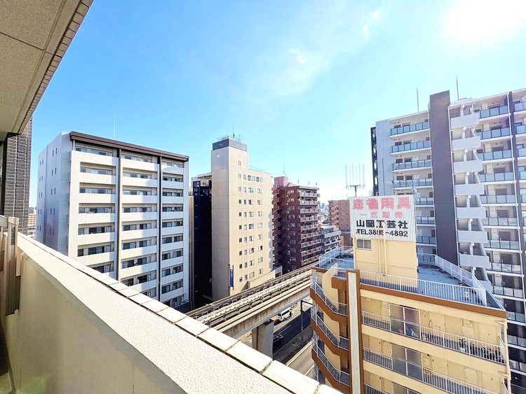 バルコニー 暮らしの中で、光と風を演出してくれるバルコニー。