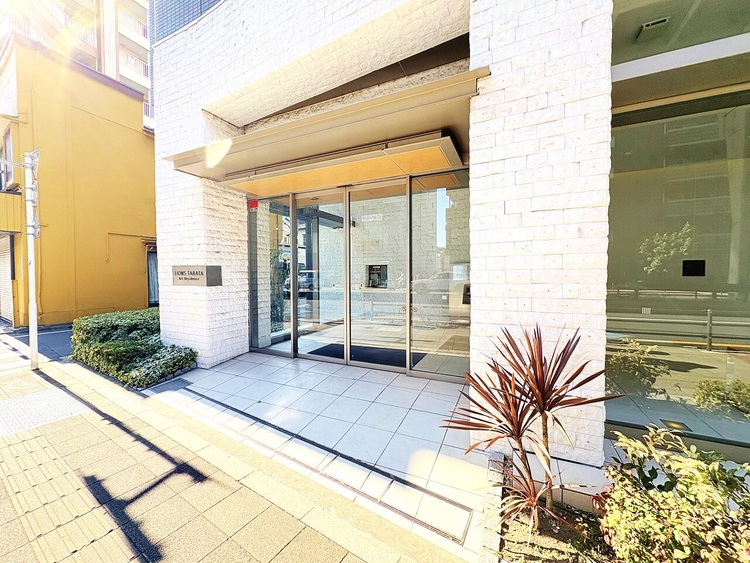 エントランス 外と内をつなぐエントランスは、まさに顔となる場所。