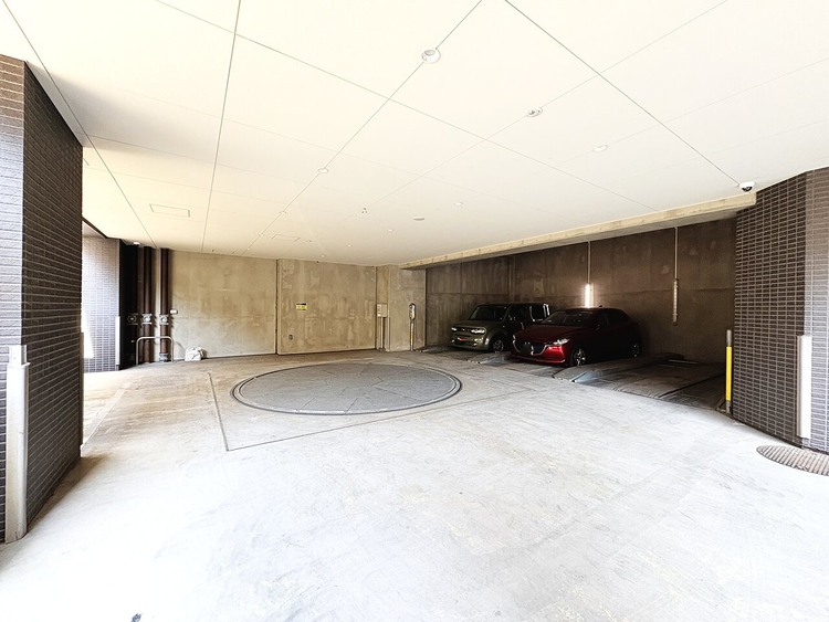 駐車場 本物件の駐車スペースです。車種制限のある場合もございますので、お気軽にお問い合わせくださいませ。