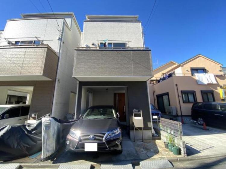 外観 窓からたっぷりと陽光が注がれる明るい空間。家族の成長に対応できる永住仕様の間取り。