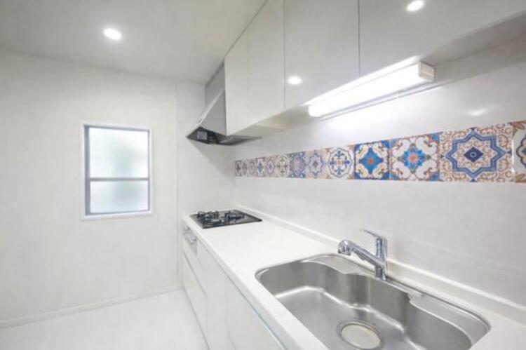 キッチン 清潔感のあるキッチン。使い勝手の良い設備で効率よくお料理ができます（CG加工済み）。