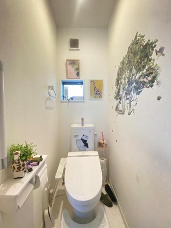 トイレ 白を基調に、飽きのこない空間は質感豊かな仕上がりとなっております。