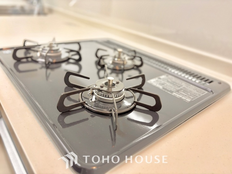 キッチン 【Kitchen】キッチンは家族の絆を育む大切な空間。シンプルで使い易いSystemKitchenで愉しく作る料理は愛情のある美味しいご馳走に。