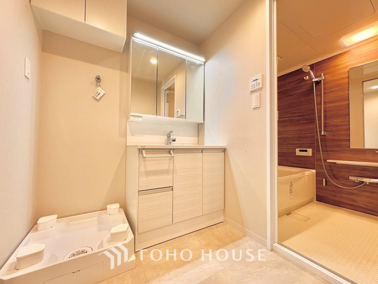 洗面 清潔感あふれる洗面化粧台で、毎日の身支度を快適にサポートします。