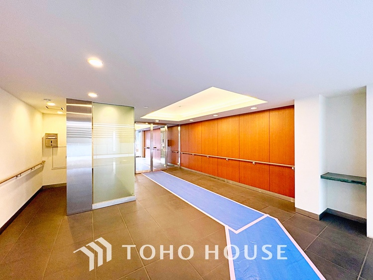 内装 プライベートな時間を大切にできる、落ち着いた洋室。収納も充実し快適な暮らしを実現します。